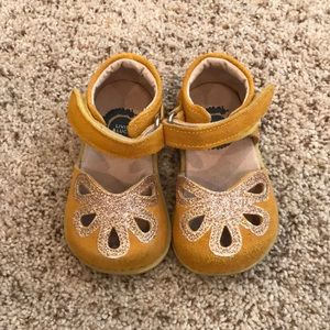 💛💛Kids Livie and Luca Gold Shoes